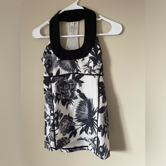 Lululemon Athletica Black and White Floral Tank Top size 6 NWOT - Picture 4 of 4